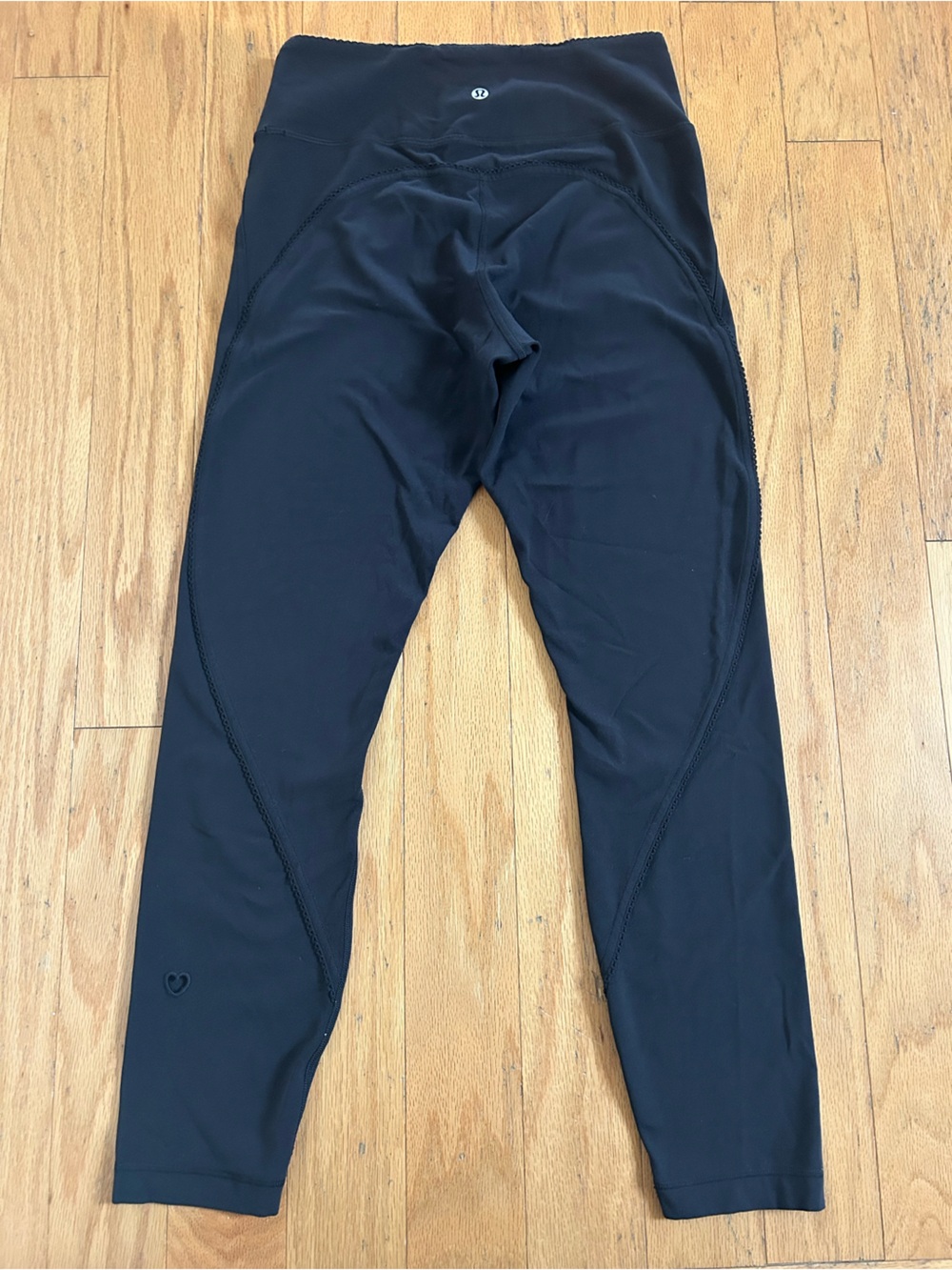 Lululemon Black Groove No Line High-Rise Tight Leggings 25" Heart size 8